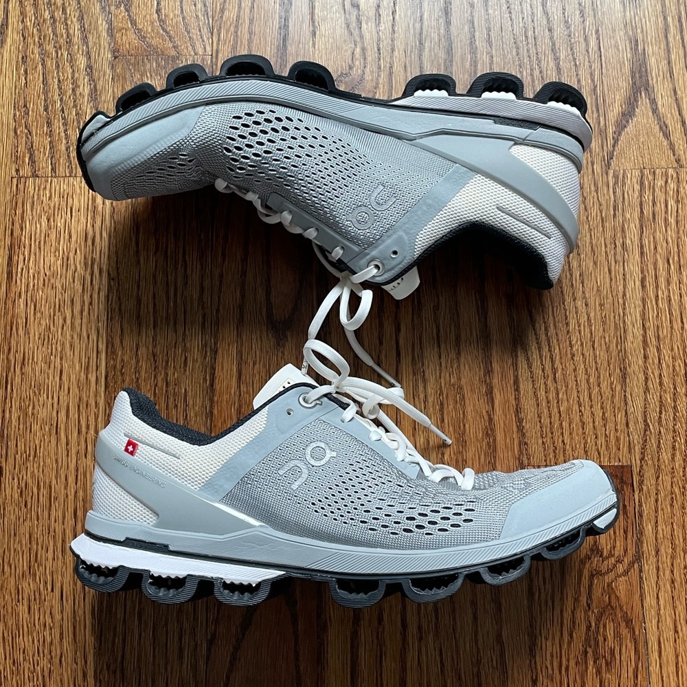 ON-RUNNING / CLOUDSURFER SNEAKERS !